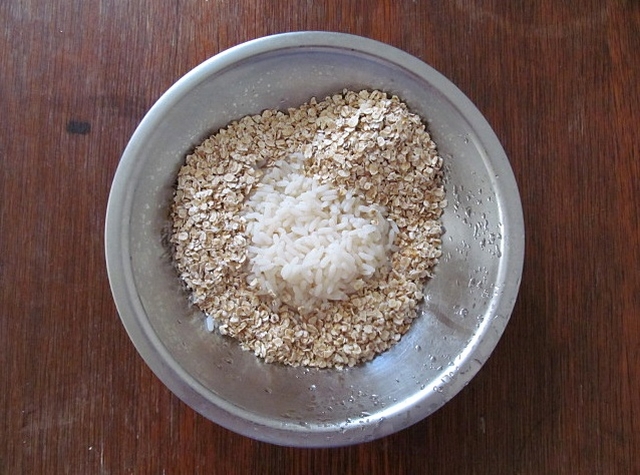 Vaříme pro kočky: recept na kuřecí sušenky - vařená rýže a vločky