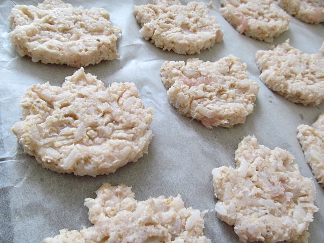 Vaříme pro kočky: recept na kuřecí sušenky - nachystané do trouby