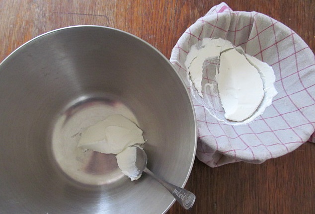 Vaříme pro kočky: recept na lososovou pěnu - Lučinu rozdělíme