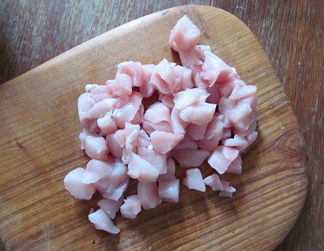 Vaříme pro kočky: tzatziki s králičím masem